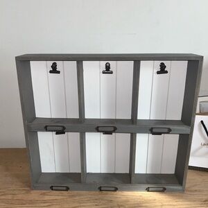 Wall display! Can clip up to 6 photos or images and balance items ex. souvenirs